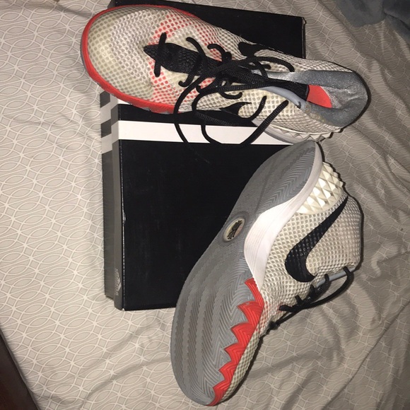 Kyrie 2 - Picture 1 of 3